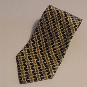 Sophisticated Patterned Men's Tie in Gold and Black